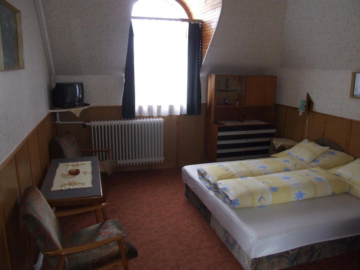 Revesz Vendeghaz Hotel Harkány Værelse billede